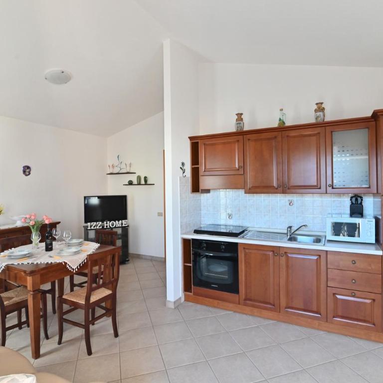 IzzHome Olive Tree - Appartamento con 2 Camere da Letto - 13