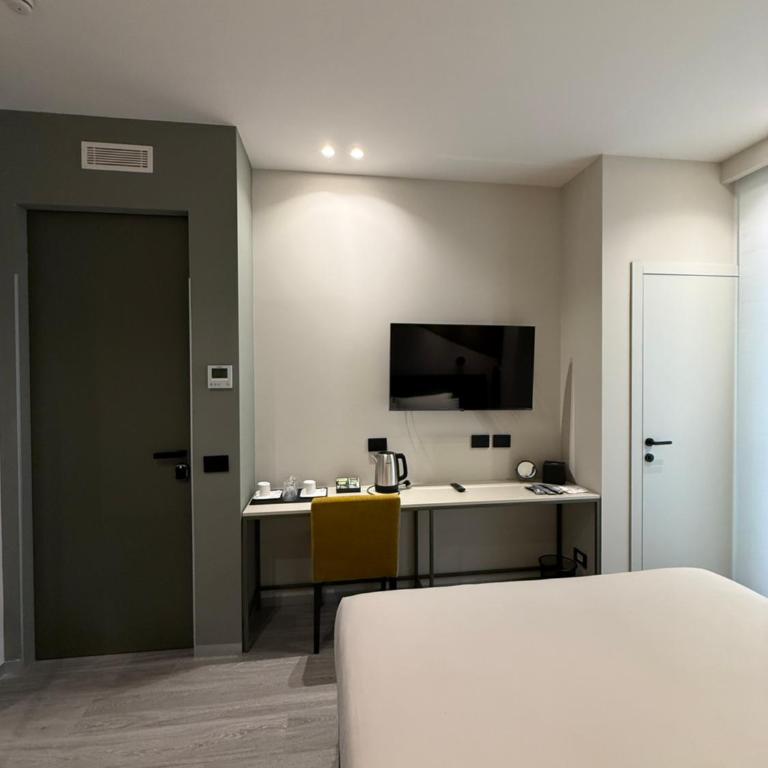 WakeApp Tech B&B - Double Room with Private Bathroom - 7