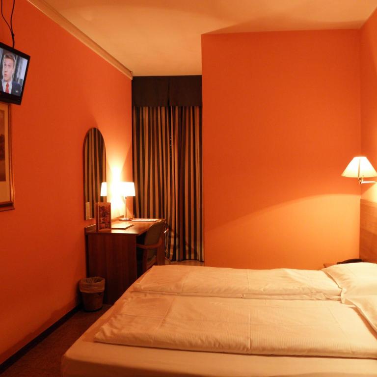 Hotel Corona - Economy Doppelzimmer - 7
