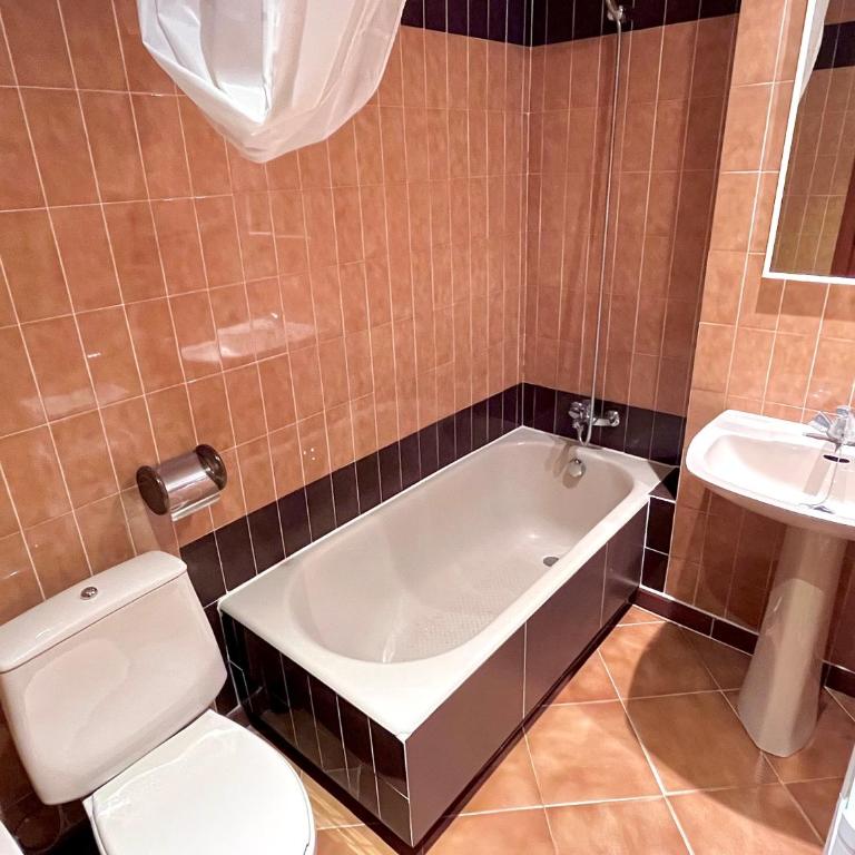 Bertur Rodes - Apartamento de 3 dormitorios con vistas al mar - 7