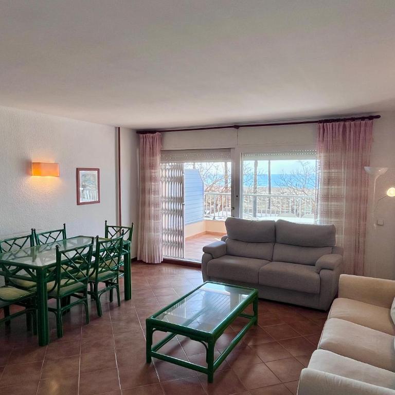 Bertur Rodes - Apartamento de 3 dormitorios con vistas al mar - 10