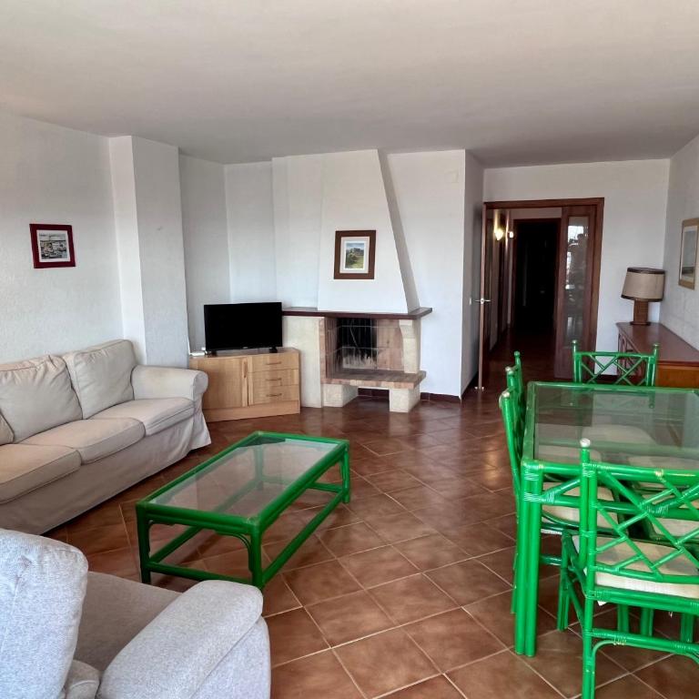 Bertur Rodes - Apartamento de 3 dormitorios con vistas al mar - 12