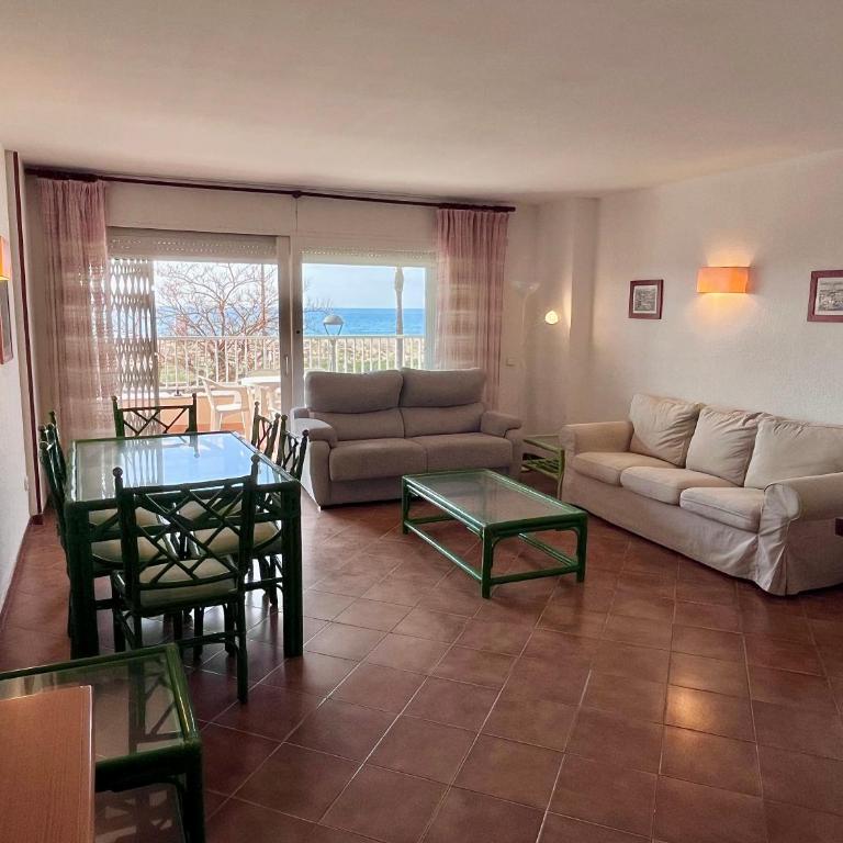 Bertur Rodes - Apartamento de 3 dormitorios con vistas al mar - 18