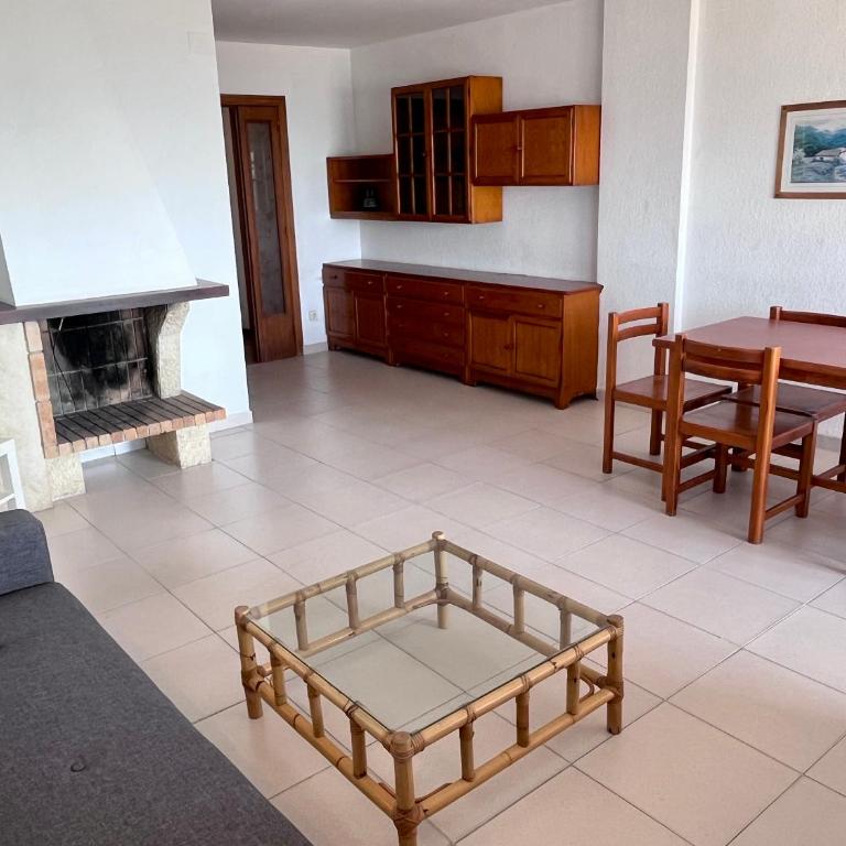 Bertur Rodes - Apartamento de 3 dormitorios con vistas al mar - 8