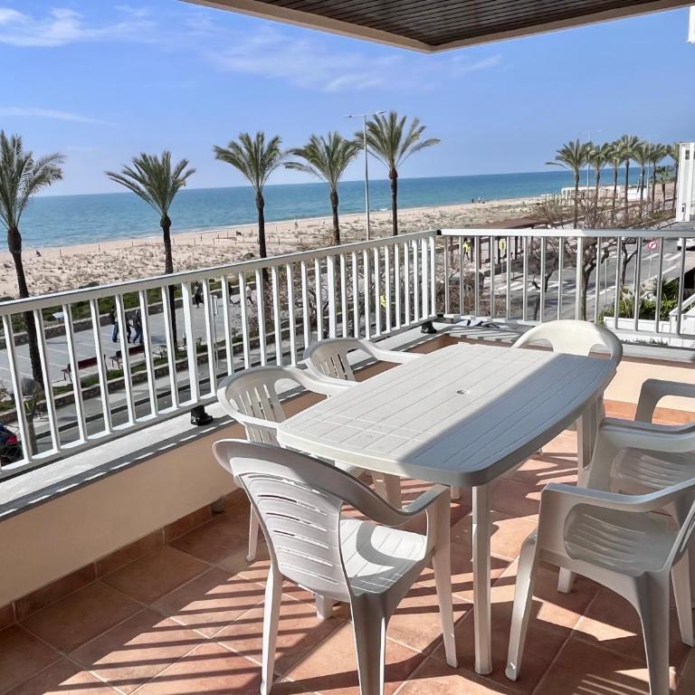 Bertur Rodes - Apartamento de 3 dormitorios con vistas al mar - 9