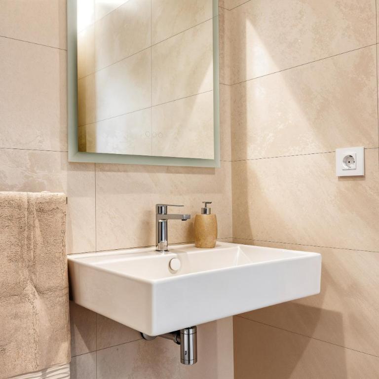 Stunning House, 3BR, HOT TUB, WIFI, Parking - Casa Vacacional de 3 dormitorios - 55