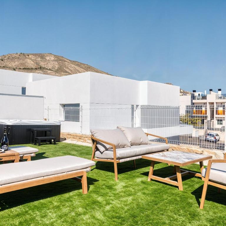 Stunning House, 3BR, HOT TUB, WIFI, Parking - Casa Vacacional de 3 dormitorios - 71