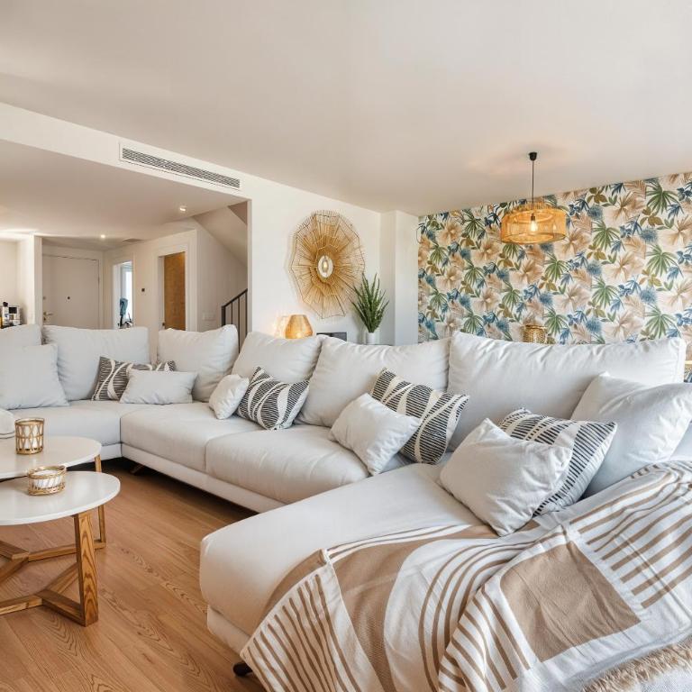 Stunning House, 3BR, HOT TUB, WIFI, Parking - Casa Vacacional de 3 dormitorios - 3