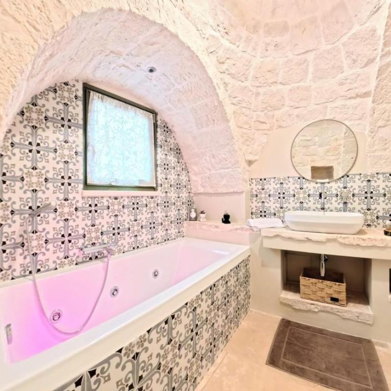 Agriturismo TENUTA MAGALEPPO di Basile Miriana - Camera Tripla con Vasca - 9