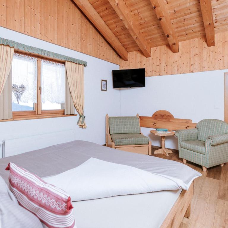 Alpenhotel zur Wildi Lauchernalp - Standard Familienzimmer - 4