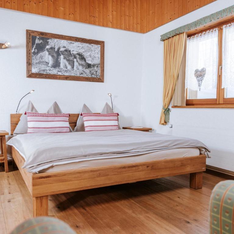 Alpenhotel zur Wildi Lauchernalp - Standard Familienzimmer - 2