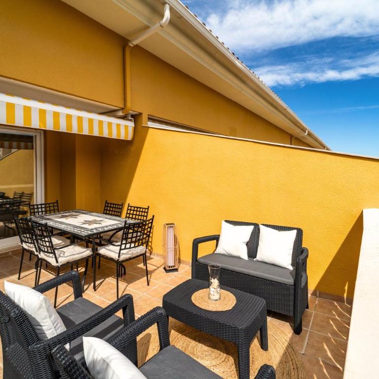 Attic Duplex Apartment with 4 terraces & 5 min walk to Beach - Apartamento Dúplex - 1