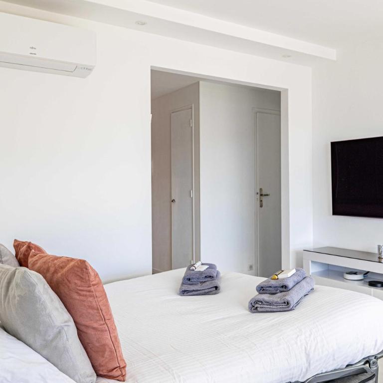 Elegance and serenity with terrace, view & A C - Appartement 1 Chambre - 9