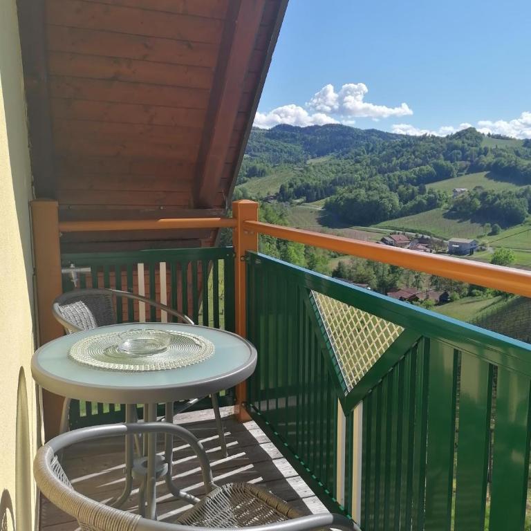 Weingut Gaube - Doppelzimmer mit Balkon - 2