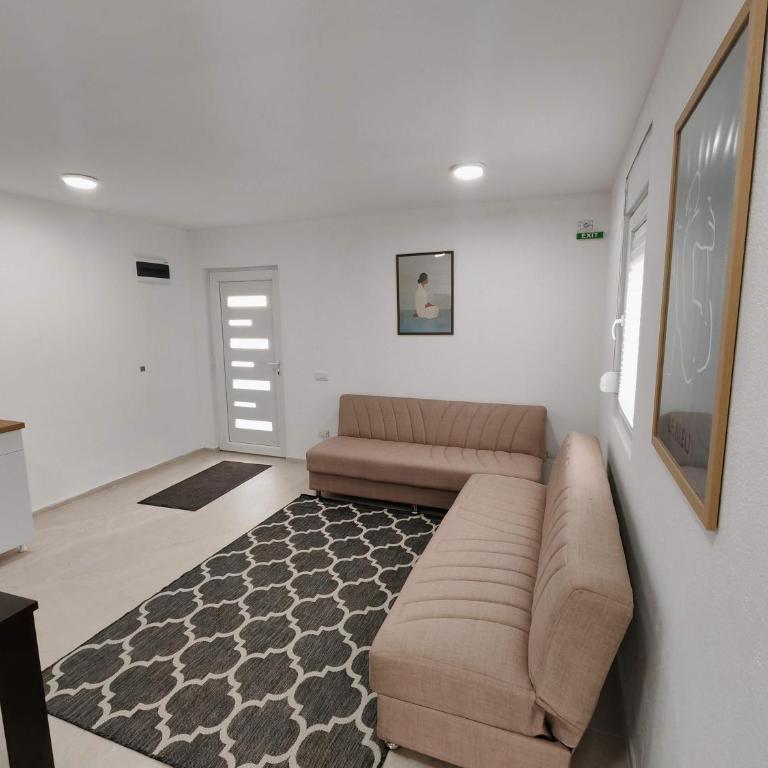 A1 - Airport Belgrade Apartment - Komfor Trokrevetna Soba - 14