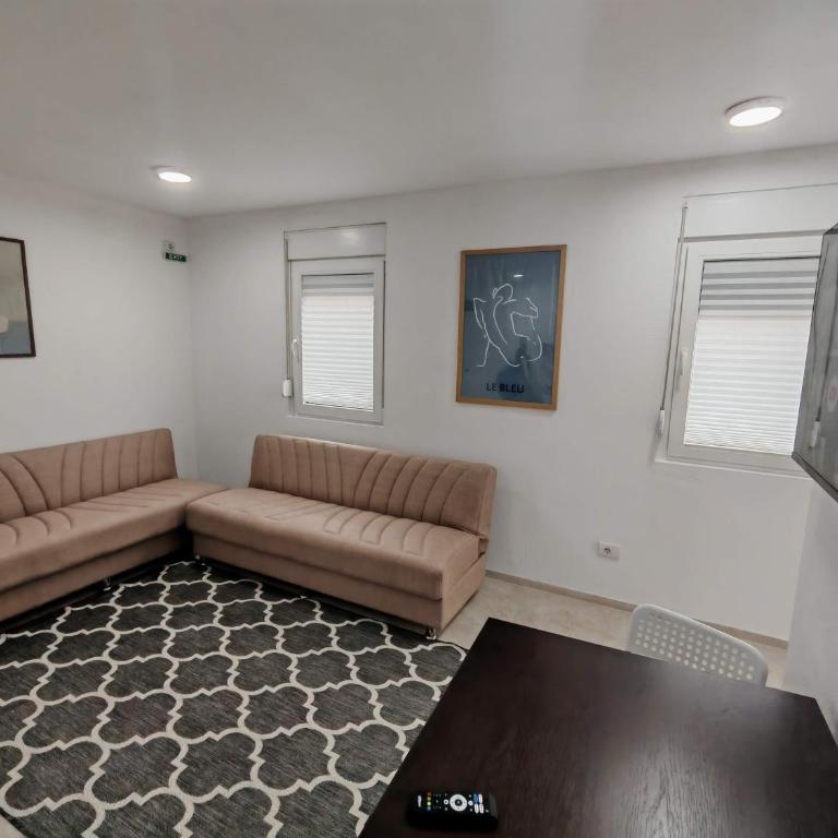 A1 - Airport Belgrade Apartment - Komfor Trokrevetna Soba - 3
