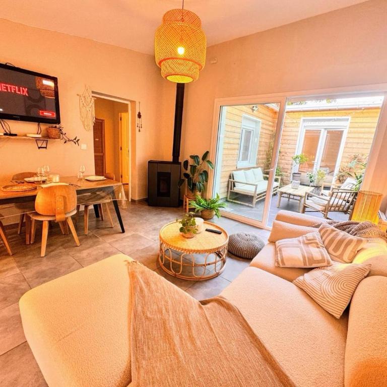 Maison Langevin 2-Bedroom House with Cozy Garden & Patio - Maison 2 Chambres - 11