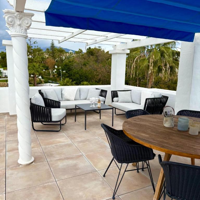 West-Facing Penthouse Roof Terrace Overlooking Pool Walk to Tennis and Golf - Apartamento de 2 dormitorios - 6