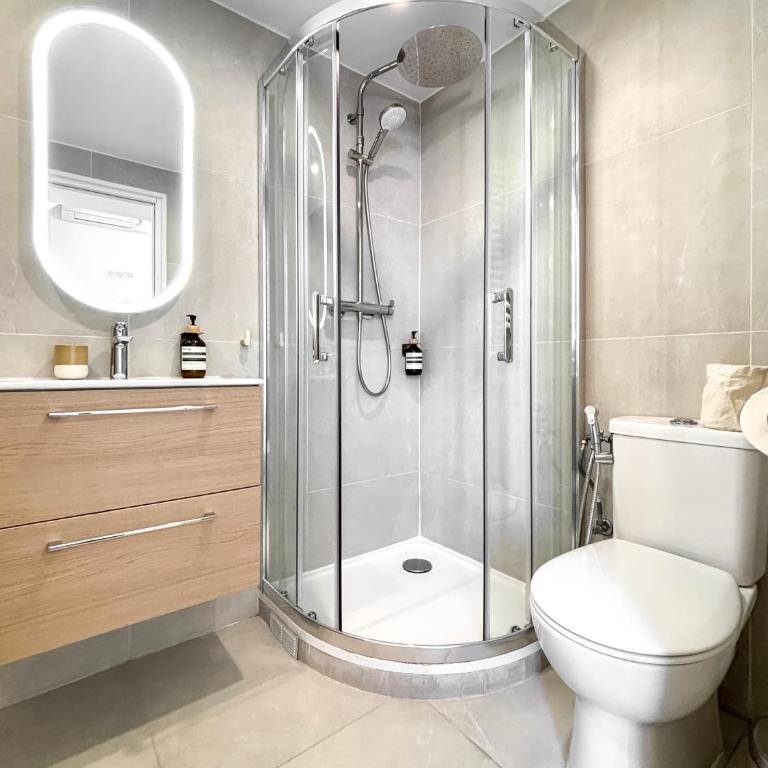 LV1 Au cœur de l'Avenue des Champs-Elysées Arc de Triomphe - One-Bedroom Apartment with Balcony - 7