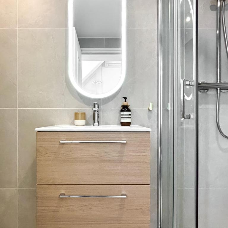LV1 Au cœur de l'Avenue des Champs-Elysées Arc de Triomphe - One-Bedroom Apartment with Balcony - 20