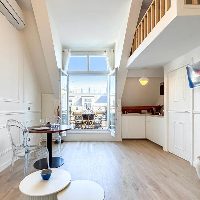 LV1 Au cœur de l'Avenue des Champs-Elysées Arc de Triomphe - One-Bedroom Apartment with Balcony - 2