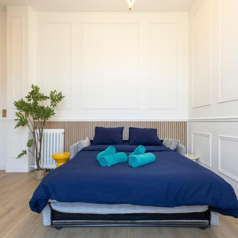 LV1 Au cœur de l'Avenue des Champs-Elysées Arc de Triomphe - One-Bedroom Apartment with Balcony - 4