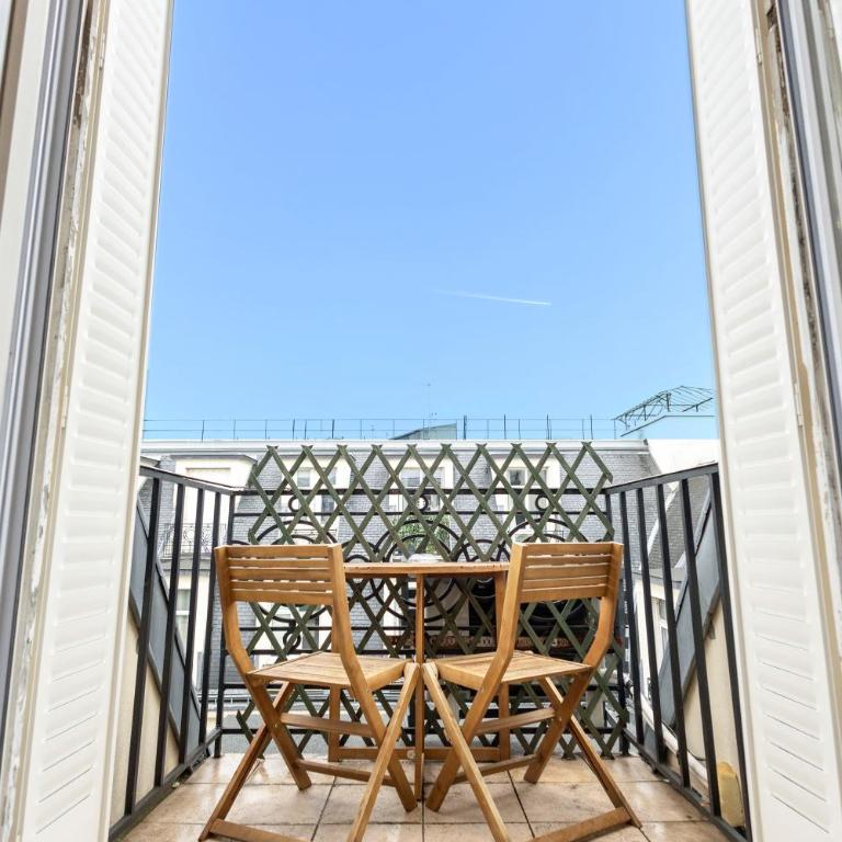 LV1 Au cœur de l'Avenue des Champs-Elysées Arc de Triomphe - One-Bedroom Apartment with Balcony - 6