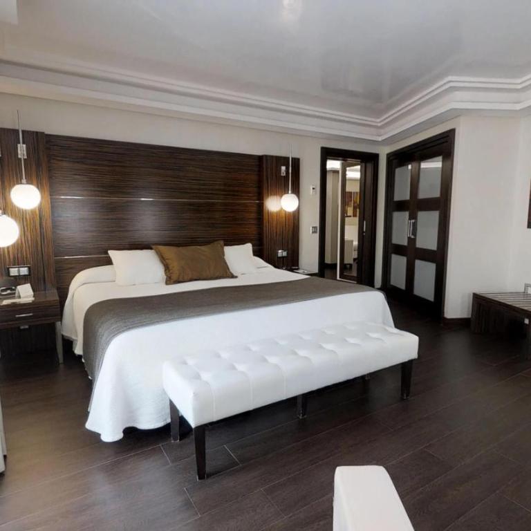 Vincci Selección Aleysa - Suite city view for 4 Guests - 6