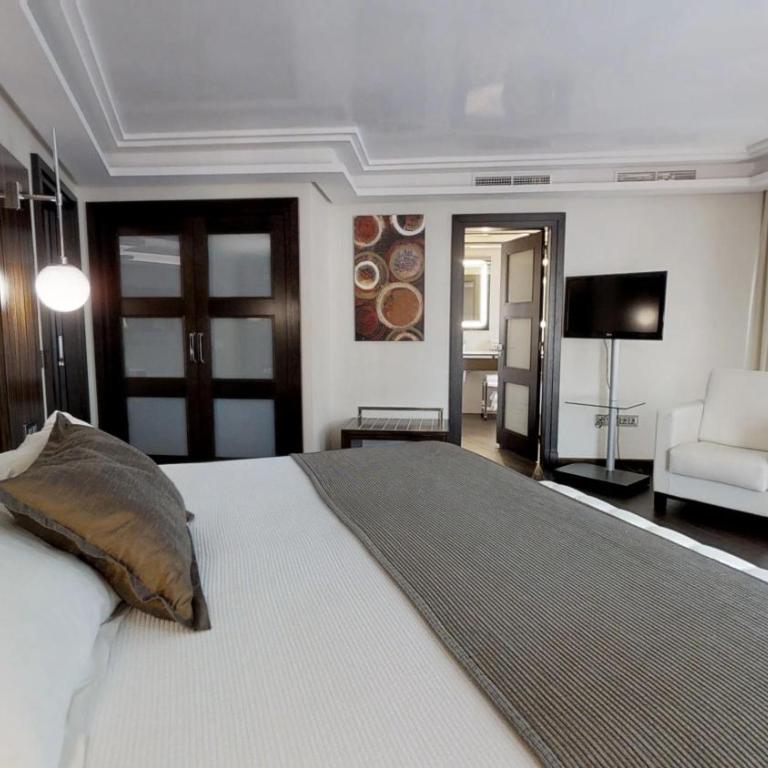 Vincci Selección Aleysa - Suite city view for 4 Guests - 7