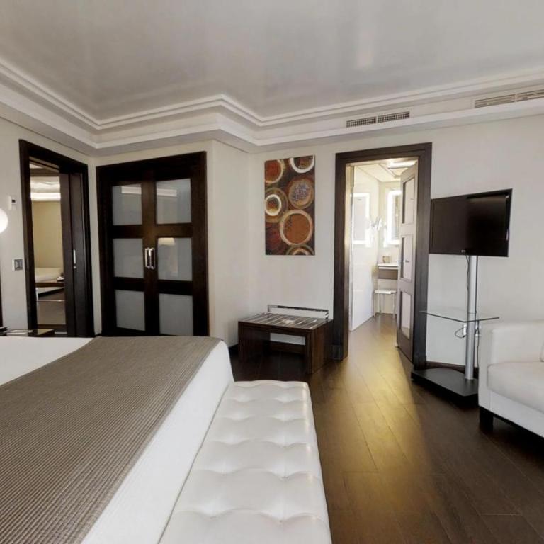 Vincci Selección Aleysa - Suite city view for 4 Guests - 5