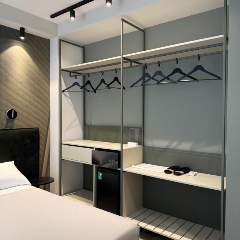 WakeApp Tech B&B - Double or Twin Room with Balcony - 5