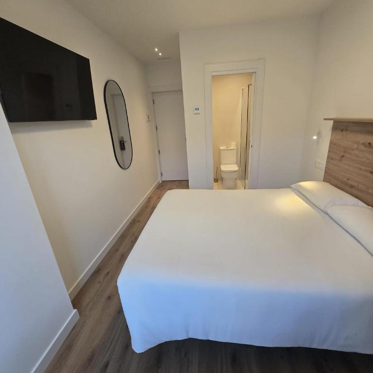 Hostal Boreal Mistral - Habitación Doble Pequeña - 1