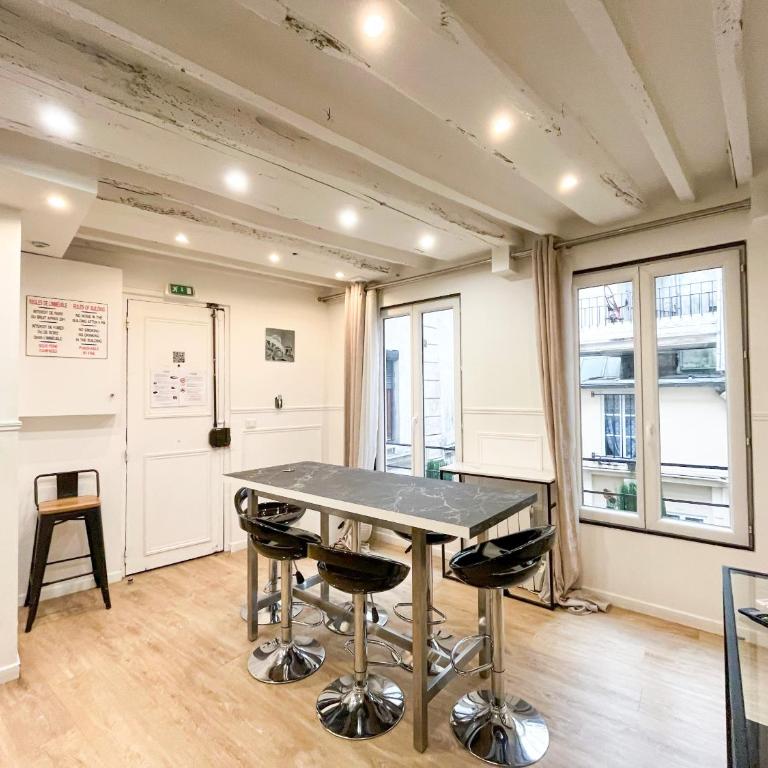 UrbanFlat 93 - Authentique Appartement Parisien 2 chambres - Appartement - 8
