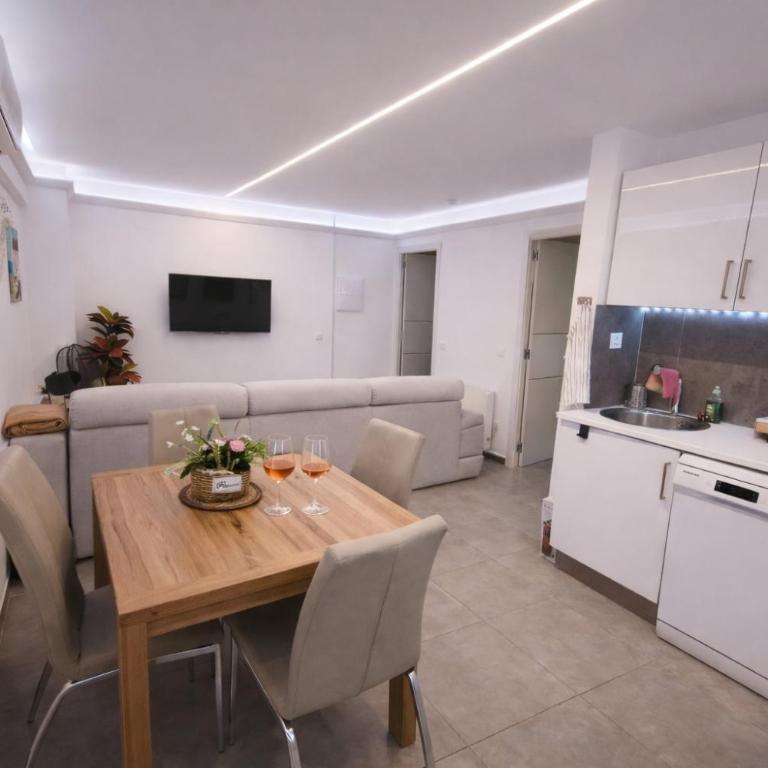Sunny Private Pool Retreat with Terrace Calafell - Apartamento de 1 dormitorio - 7