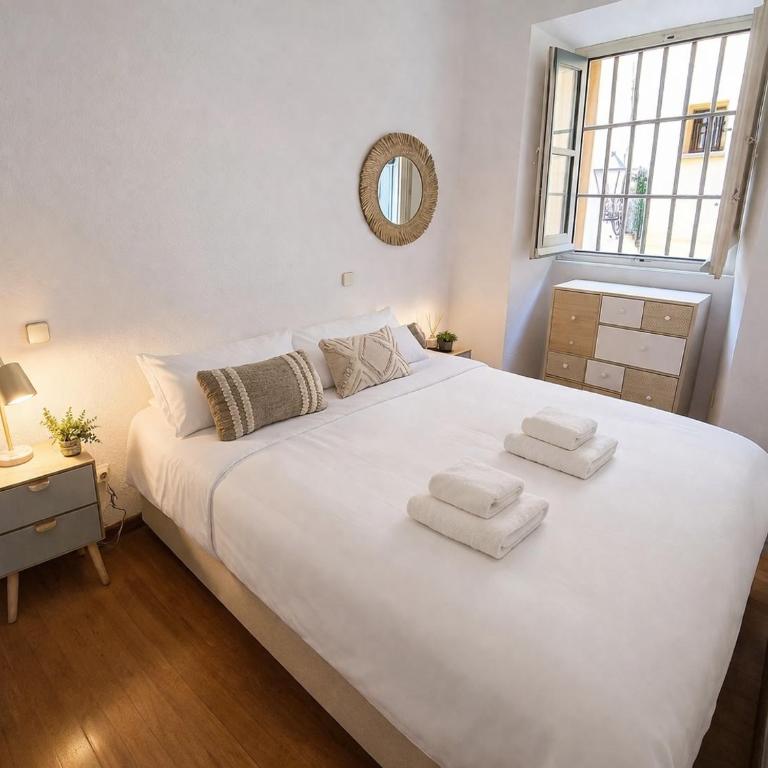 Toro Almudena Suites - One-Bedroom Apartment - 2