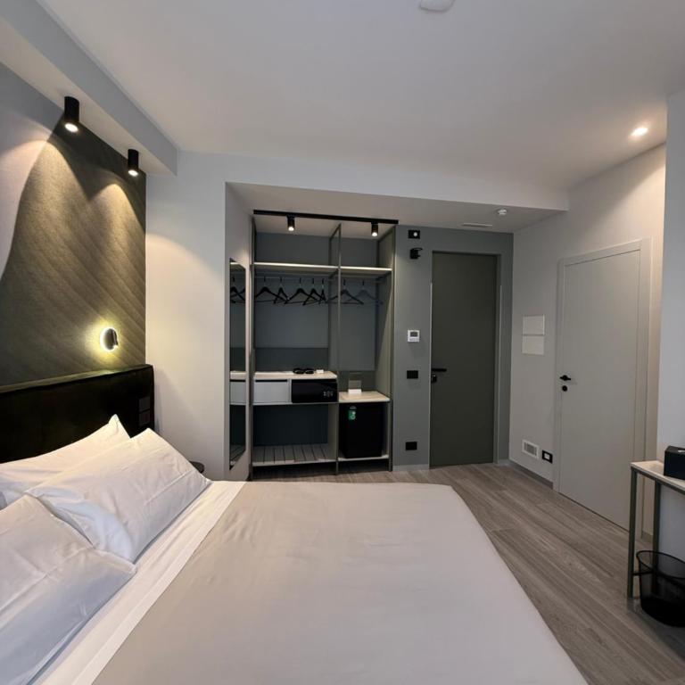 WakeApp Tech B&B - Double or Twin Room with Private Bathroom - 2