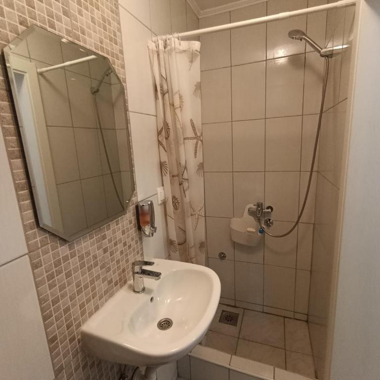 Guesthouse Flaghome - Double Room with Private Bathroom - 4