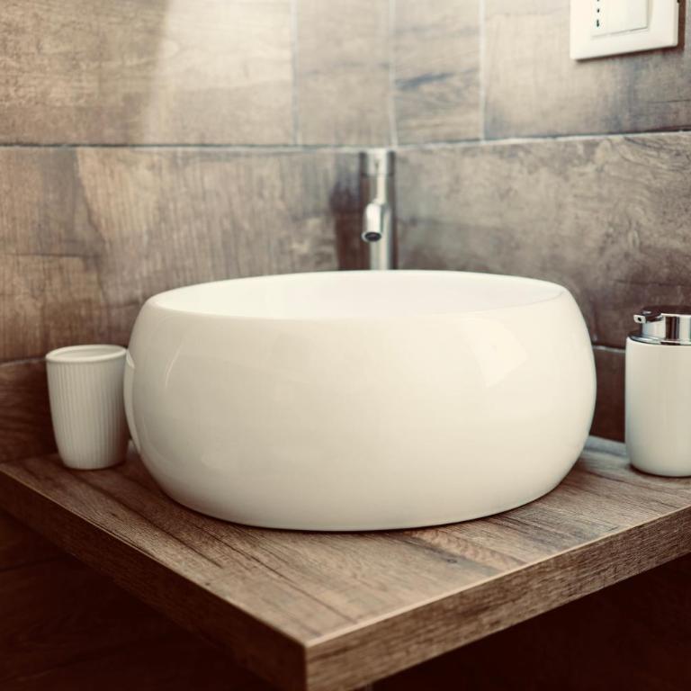 Elene Suites Luxury Boutique - Queen Room with Spa Bath - 13