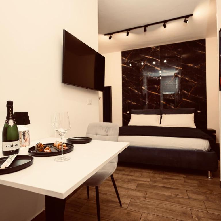 Elene Suites Luxury Boutique - Queen Room with Spa Bath - 10
