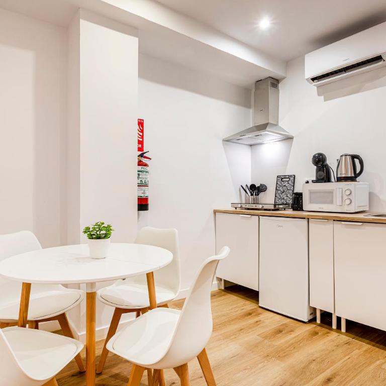 Urban Charm Flat - Extramurs - One-Bedroom Apartment - 7