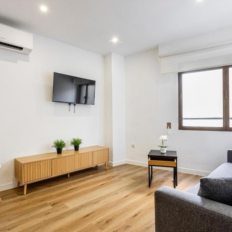 Urban Charm Flat - Extramurs - Two-Bedroom Standard Apartment - 2