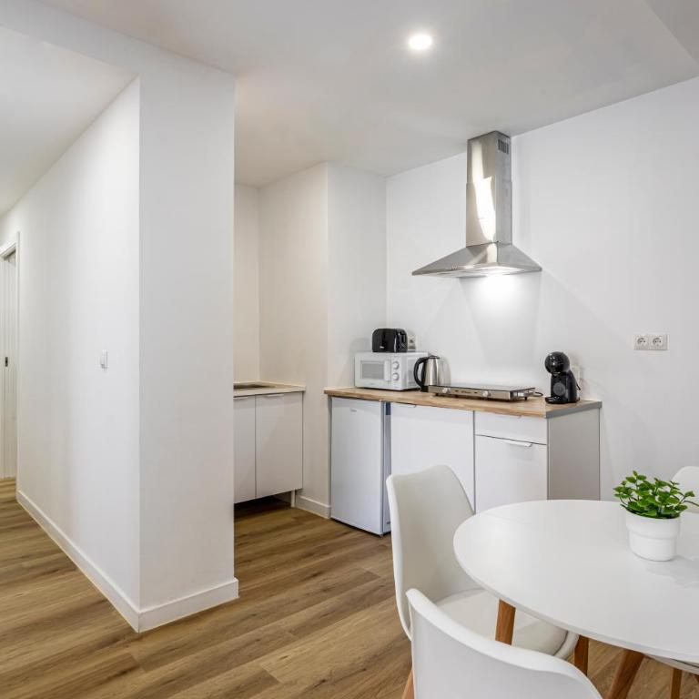 Urban Charm Flat - Extramurs - Two-Bedroom Standard Apartment - 8