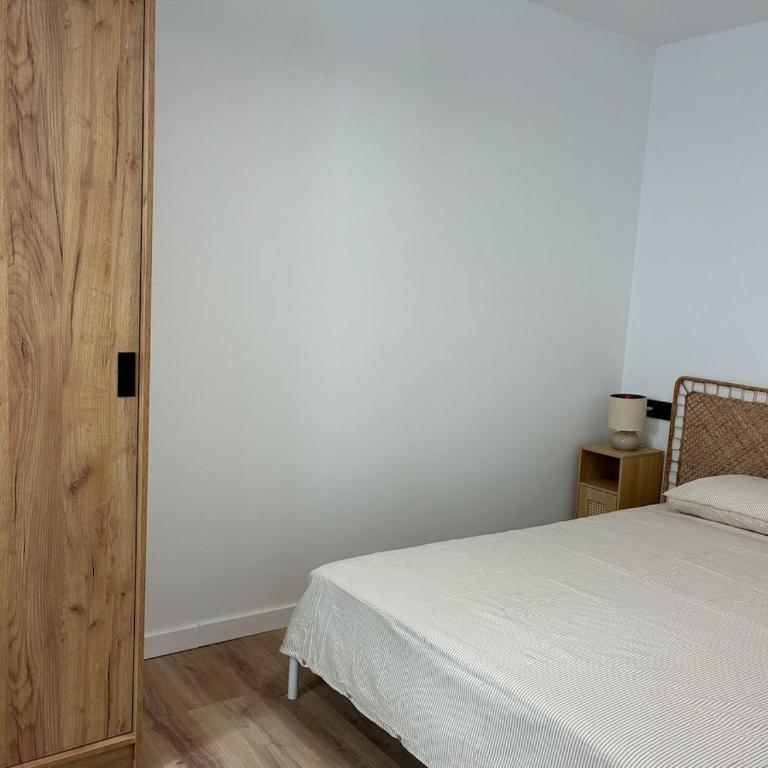 Modern apartment with terrace - Three-Bedroom Apartment - 7