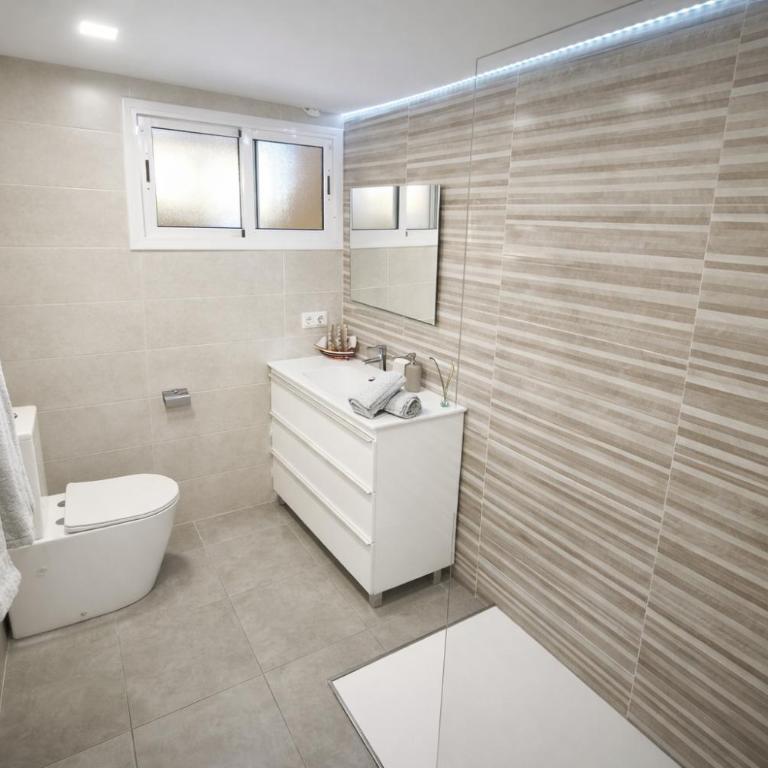 Sunny Private Pool Retreat with Terrace Calafell - Apartamento de 1 dormitorio - 11
