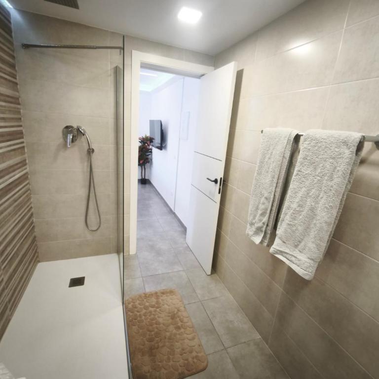 Sunny Private Pool Retreat with Terrace Calafell - Apartamento de 1 dormitorio - 12