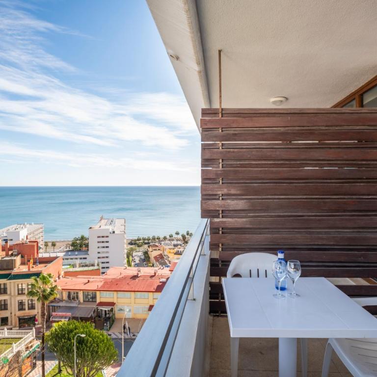 Leonardo Hotel Torremolinos Costa Del Sol - Habitación Superior con vistas laterales al mar - 5