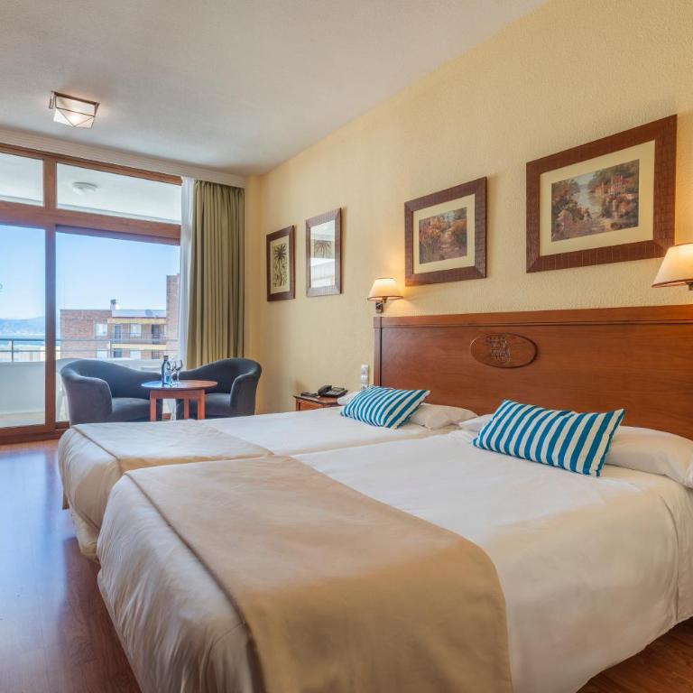 Leonardo Hotel Torremolinos Costa Del Sol - Habitación Superior con vistas laterales al mar - 9