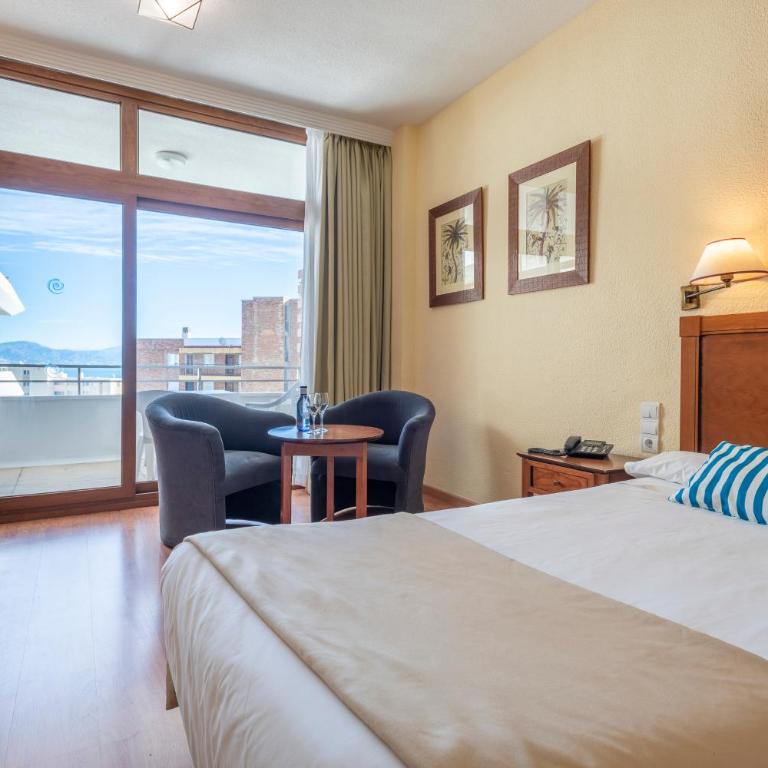 Leonardo Hotel Torremolinos Costa Del Sol - Habitación Superior con vistas laterales al mar - 10