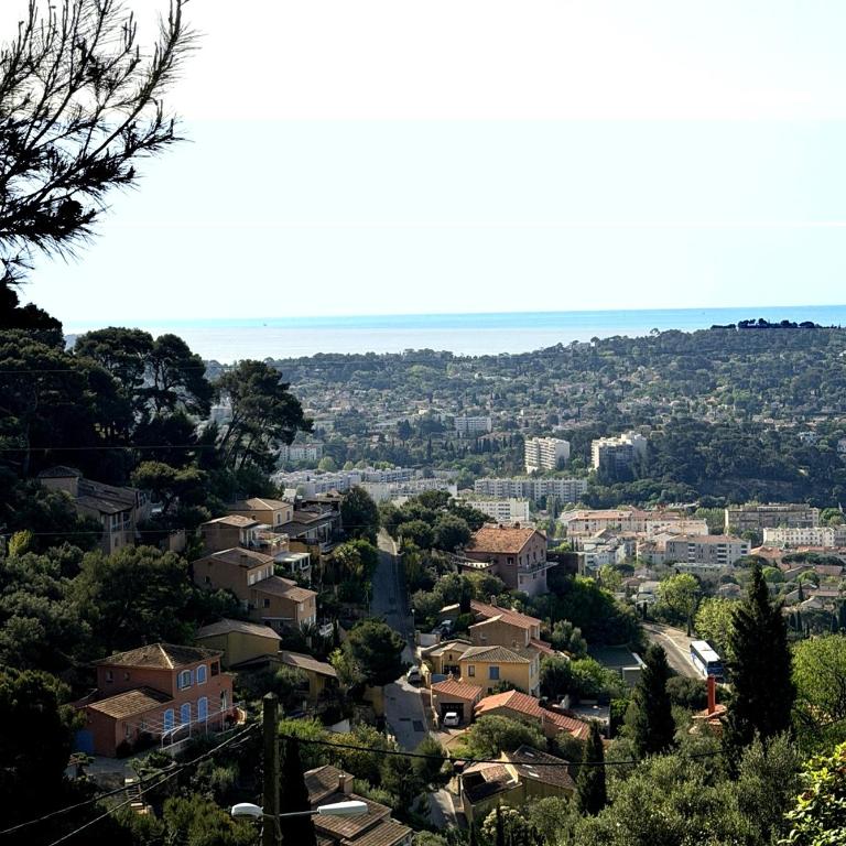Vue mer-Maison indépendante-Parking-Jardin privé-Faron - Appartement 1 Chambre - 4