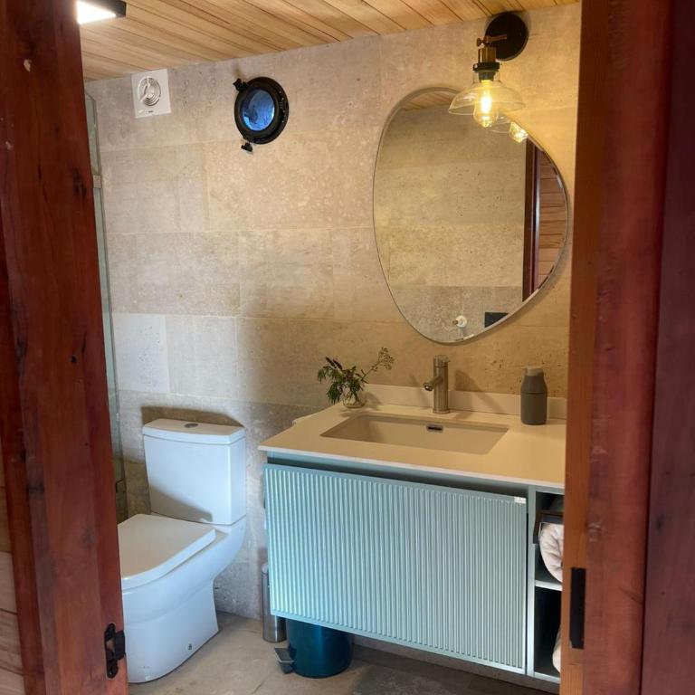 Tiny Under Chalet - One-Bedroom Apartment with Garden View - 5